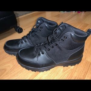 Nike Manoa boots